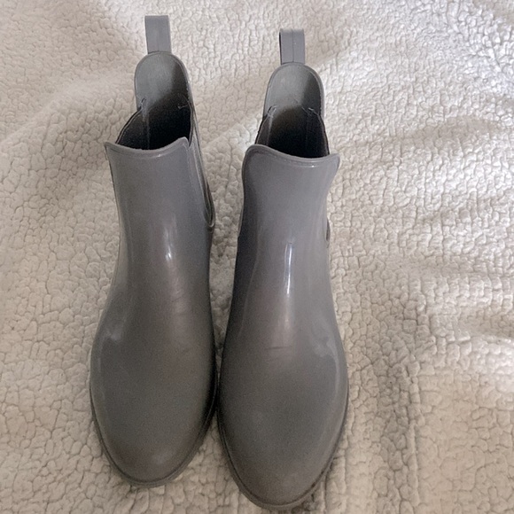 Grey boots - Picture 2 of 2